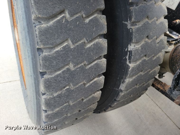 image for item LD9009 2009 Sterling A9500 semi truck