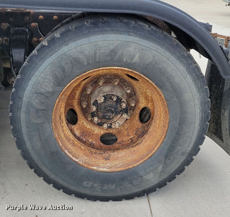 image for item LD9009 2009 Sterling A9500 semi truck