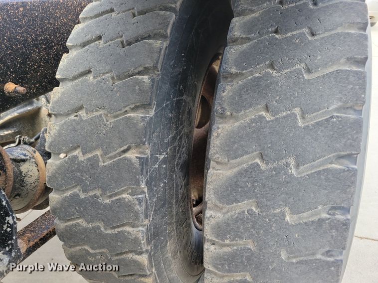 image for item LD9009 2009 Sterling A9500 semi truck