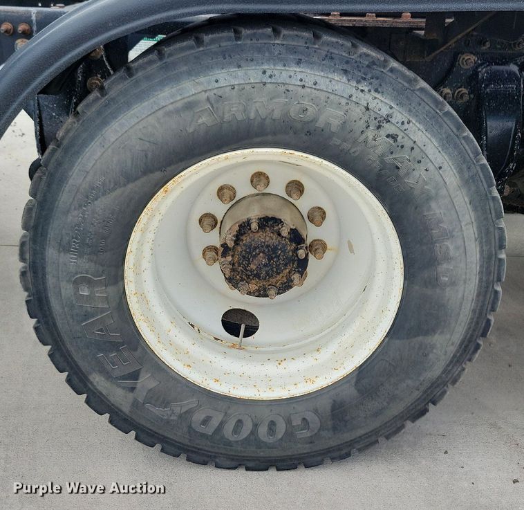 image for item LD9009 2009 Sterling A9500 semi truck