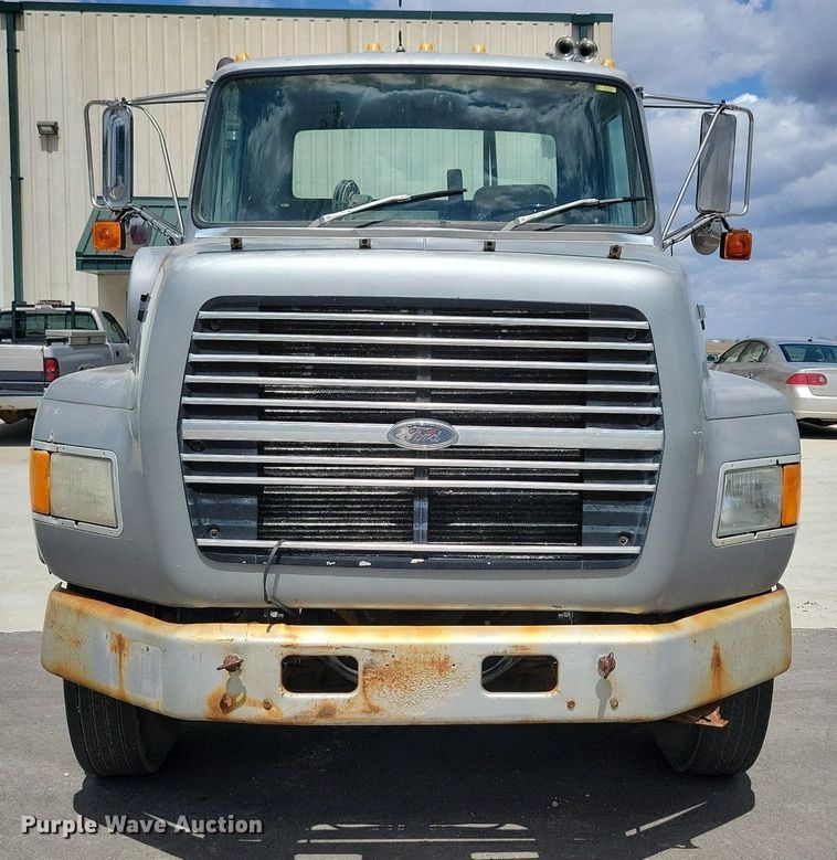 image for item LD9010 1989 Ford Aeromax L9000 semi truck