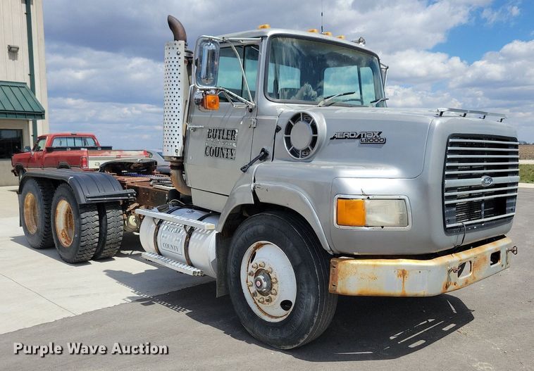 image for item LD9010 1989 Ford Aeromax L9000 semi truck