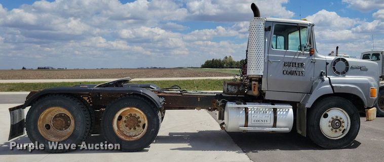 image for item LD9010 1989 Ford Aeromax L9000 semi truck