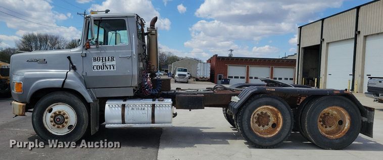 image for item LD9010 1989 Ford Aeromax L9000 semi truck