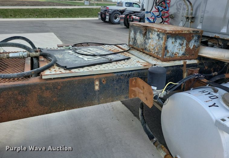 image for item LD9010 1989 Ford Aeromax L9000 semi truck