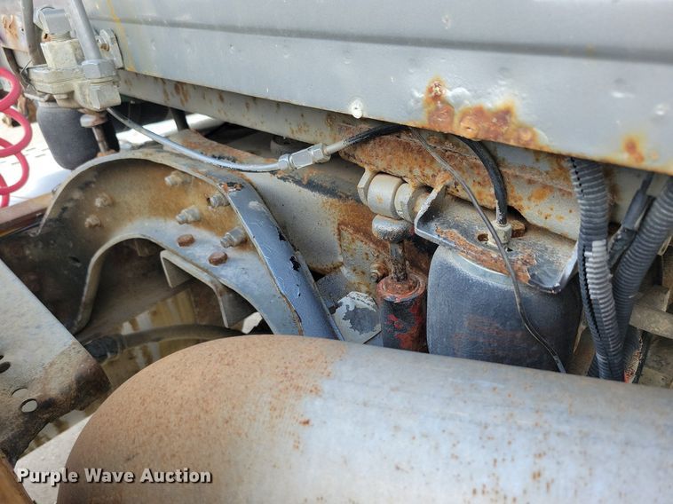 image for item LD9010 1989 Ford Aeromax L9000 semi truck