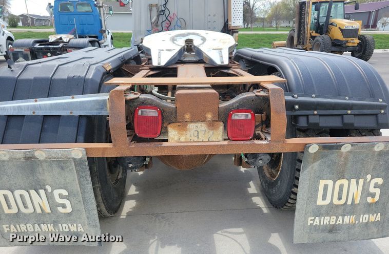 image for item LD9010 1989 Ford Aeromax L9000 semi truck