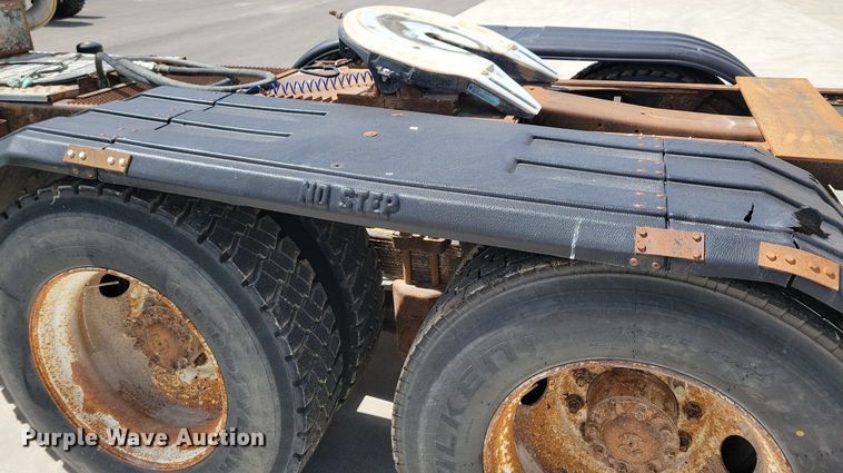 image for item LD9010 1989 Ford Aeromax L9000 semi truck