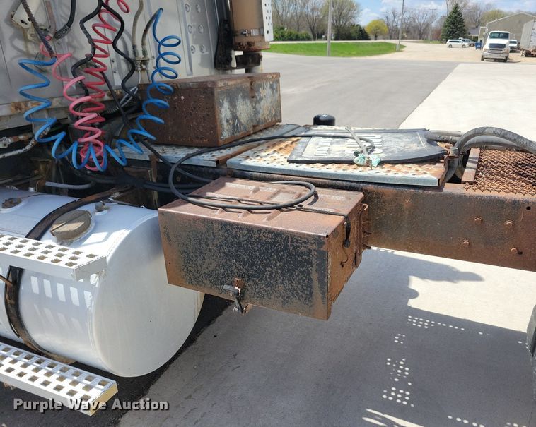 image for item LD9010 1989 Ford Aeromax L9000 semi truck