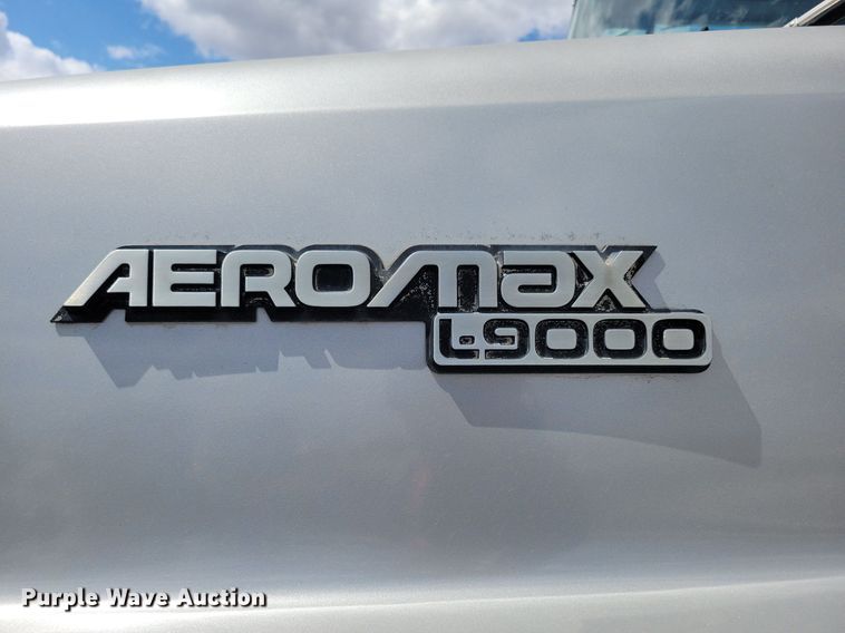 image for item LD9010 1989 Ford Aeromax L9000 semi truck