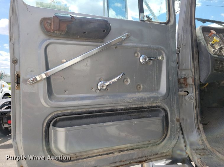 image for item LD9010 1989 Ford Aeromax L9000 semi truck