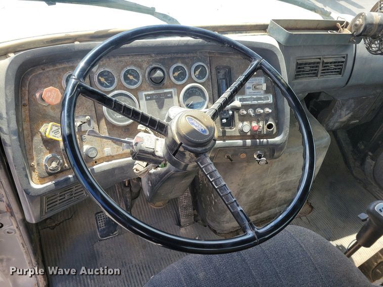 image for item LD9010 1989 Ford Aeromax L9000 semi truck