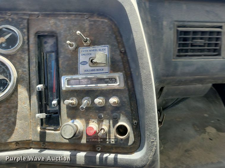 image for item LD9010 1989 Ford Aeromax L9000 semi truck