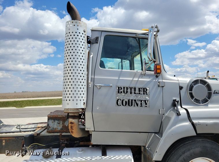 image for item LD9010 1989 Ford Aeromax L9000 semi truck