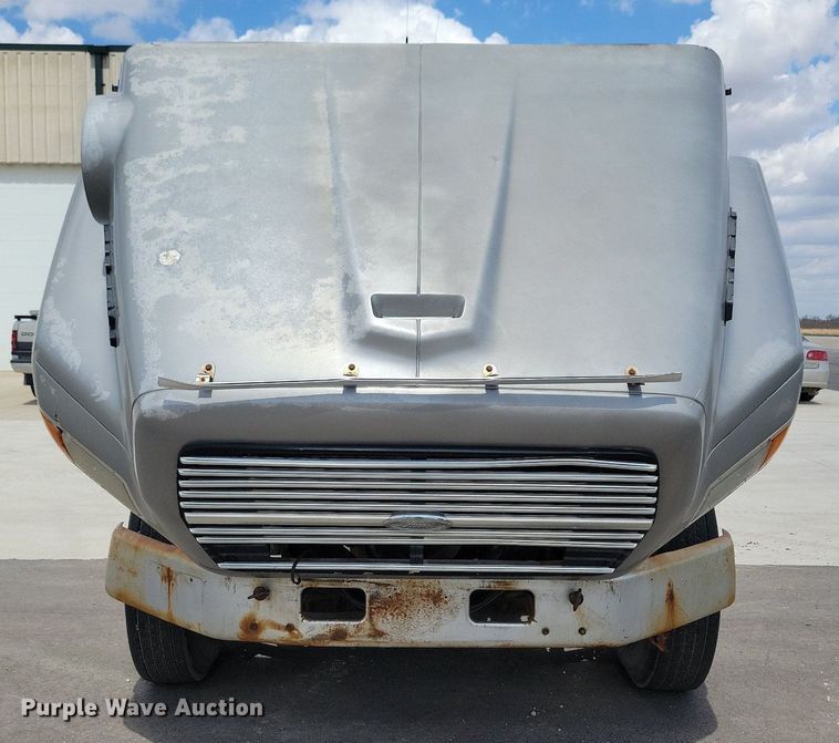image for item LD9010 1989 Ford Aeromax L9000 semi truck
