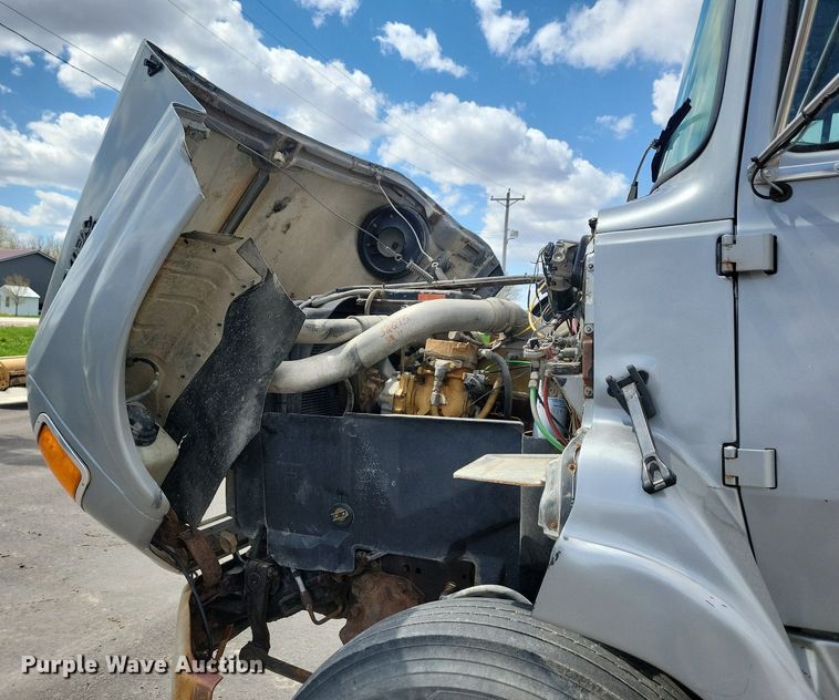 image for item LD9010 1989 Ford Aeromax L9000 semi truck