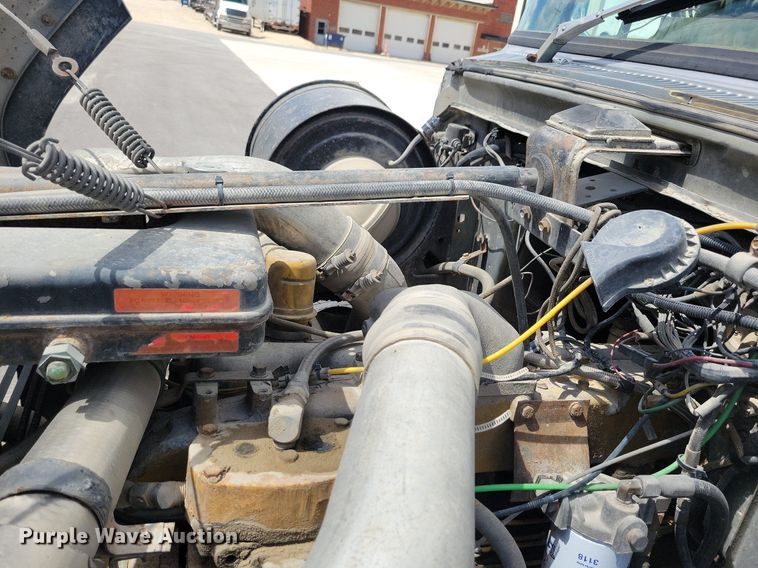 image for item LD9010 1989 Ford Aeromax L9000 semi truck