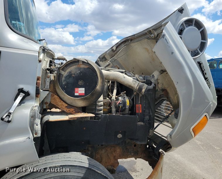 image for item LD9010 1989 Ford Aeromax L9000 semi truck