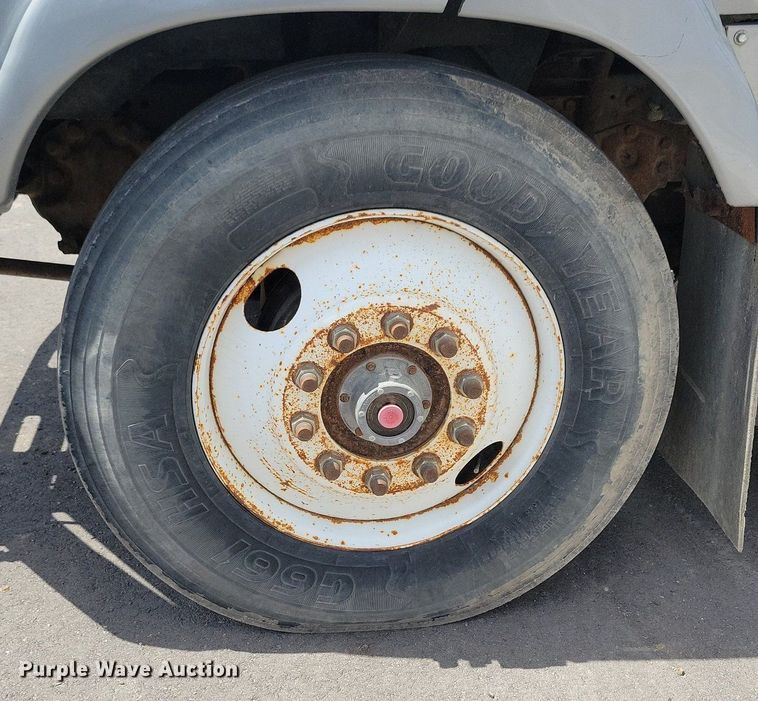 image for item LD9010 1989 Ford Aeromax L9000 semi truck