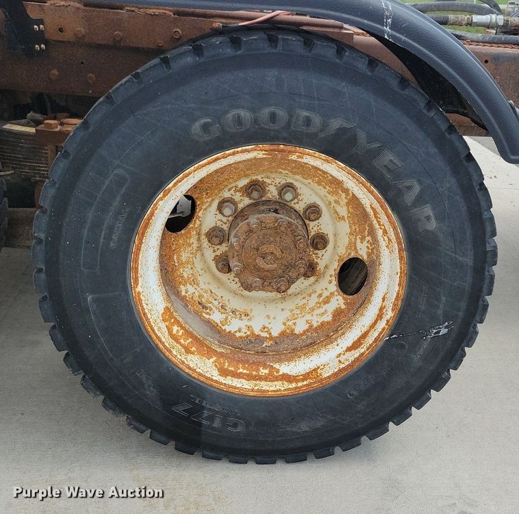 image for item LD9010 1989 Ford Aeromax L9000 semi truck