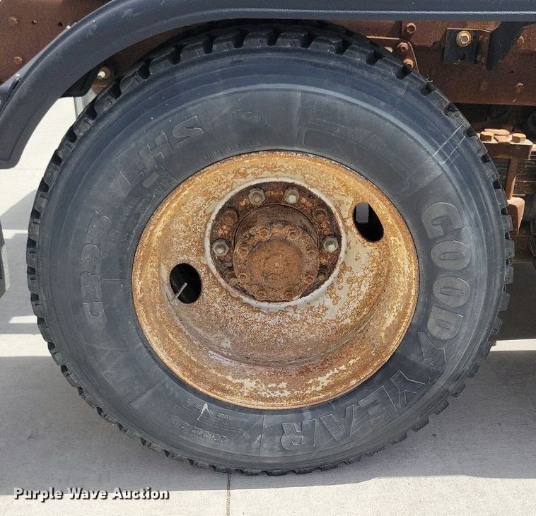 image for item LD9010 1989 Ford Aeromax L9000 semi truck