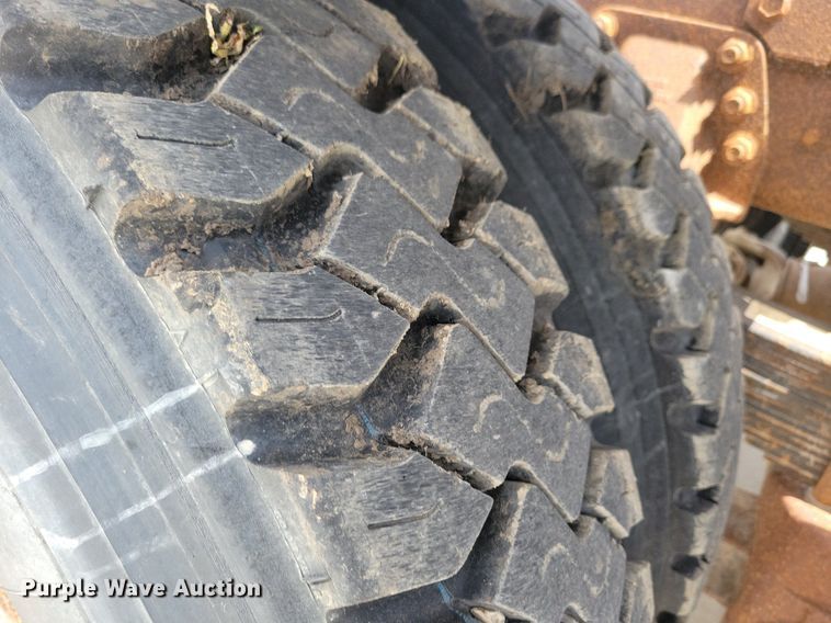 image for item LD9010 1989 Ford Aeromax L9000 semi truck