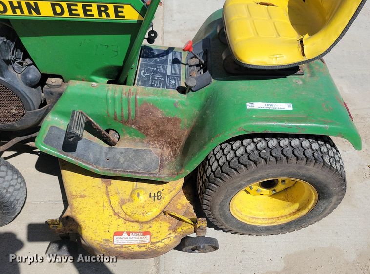 image for item LD9011 John Deere 212 lawn mower