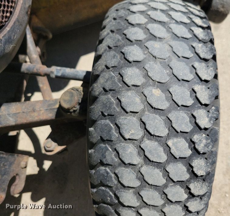 image for item LD9011 John Deere 212 lawn mower