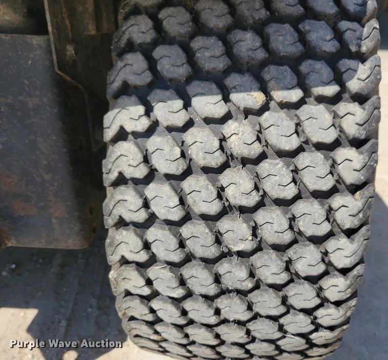 image for item LD9011 John Deere 212 lawn mower