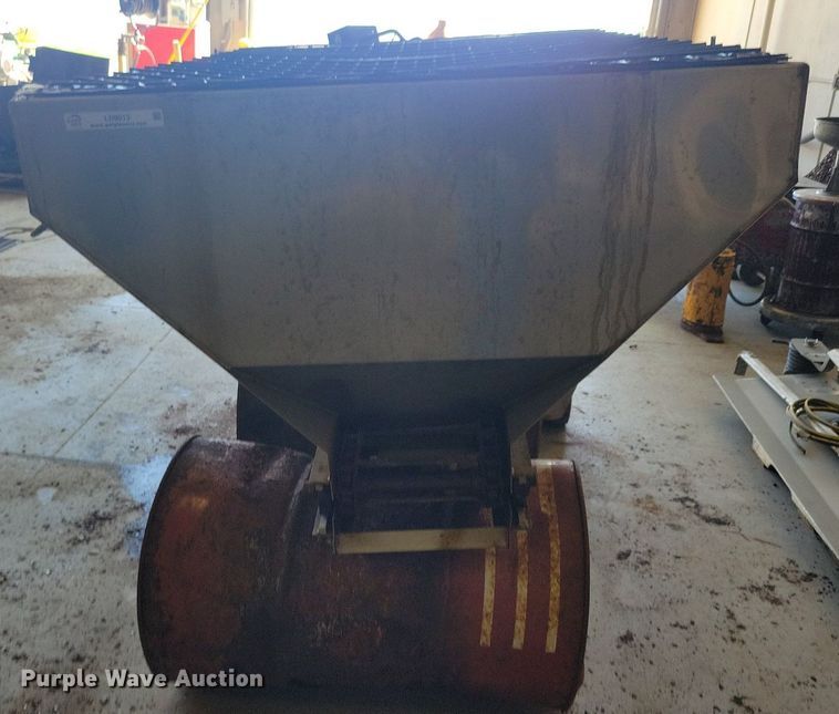 image for item LD9013 Salt Dogg spreader