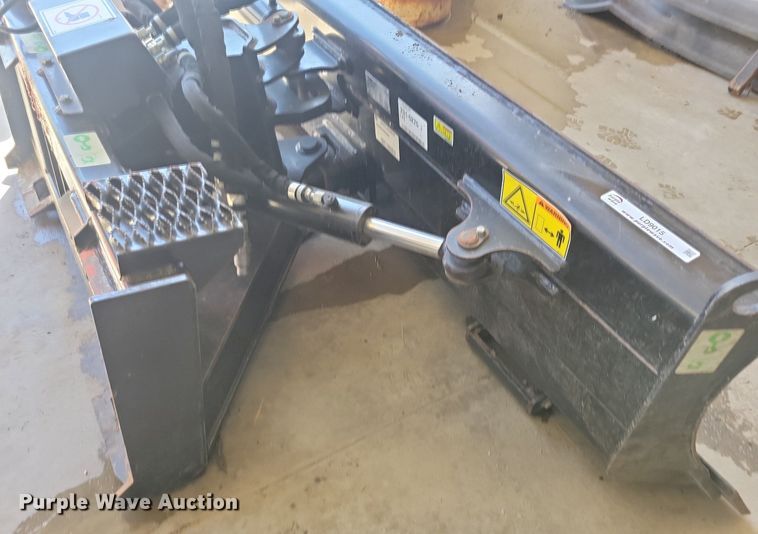 image for item LD9015 2011 Caterpillar  92