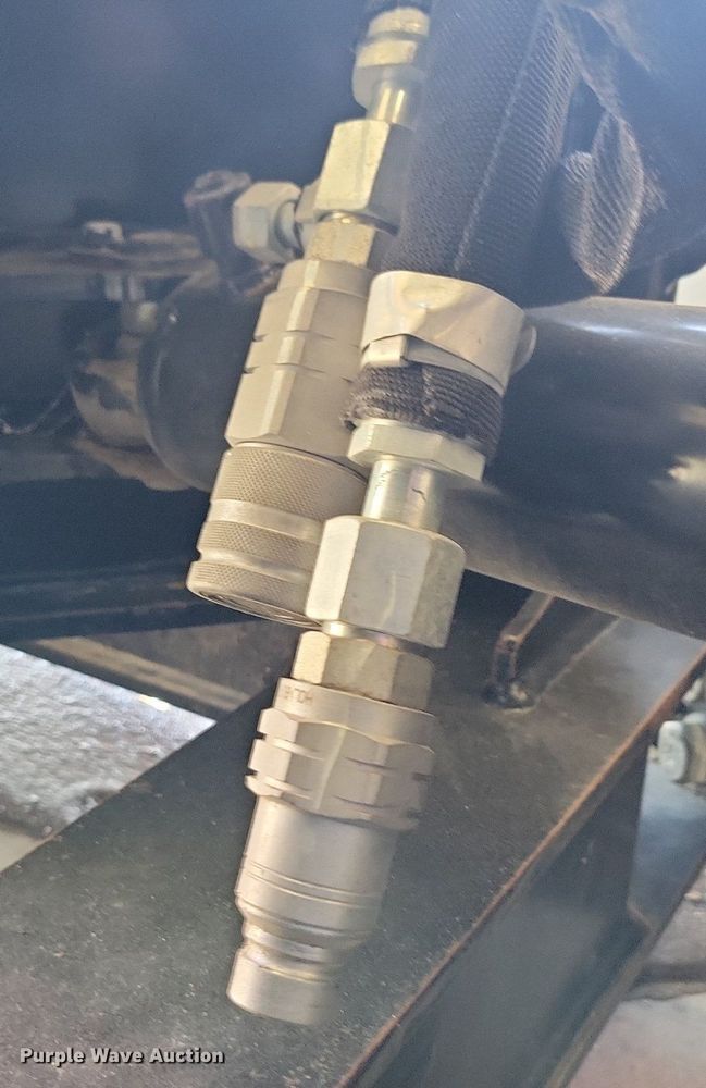 image for item LD9015 2011 Caterpillar  92