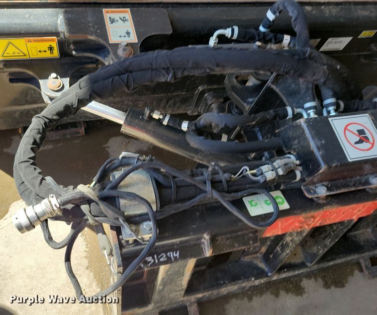 image for item LD9015 2011 Caterpillar  92