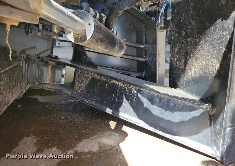 image for item LD9015 2011 Caterpillar  92