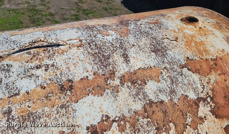 image for item LD9019 (2) fuel tanks