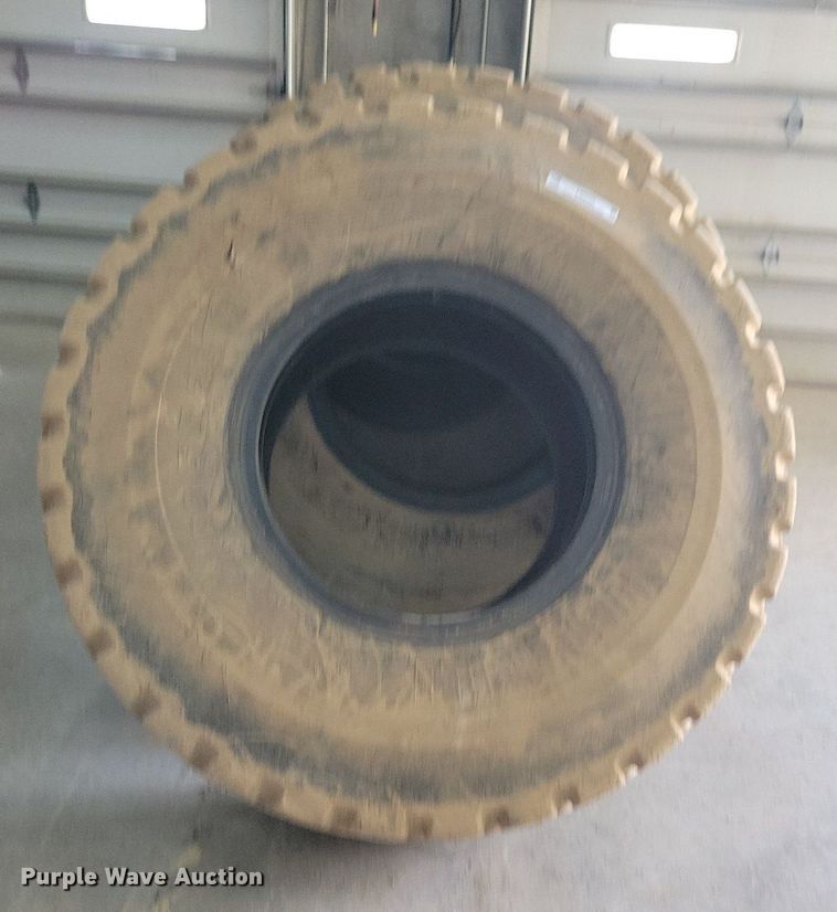 image for item LD9020 Tires and tracks