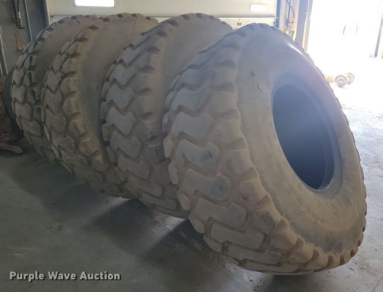 image for item LD9020 Tires and tracks