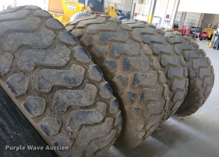 image for item LD9020 Tires and tracks