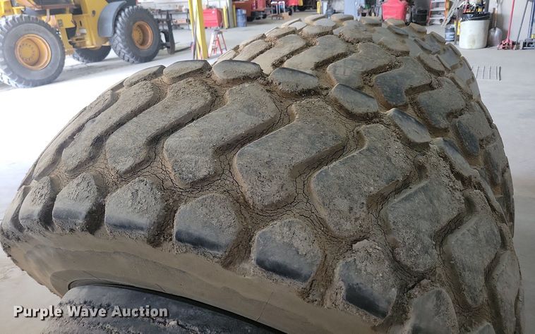 image for item LD9020 Tires and tracks