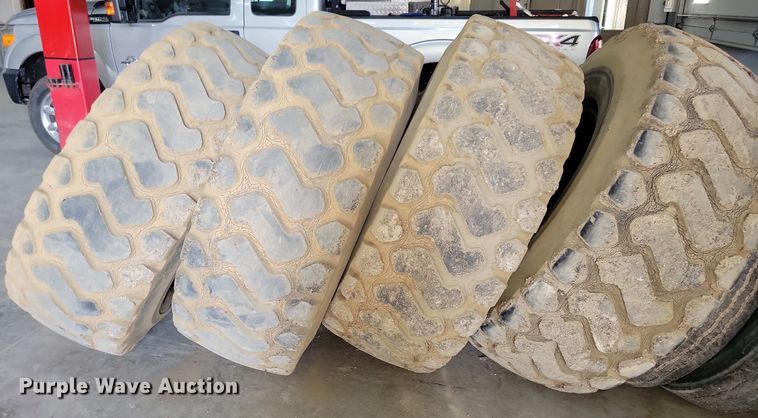 image for item LD9020 Tires and tracks