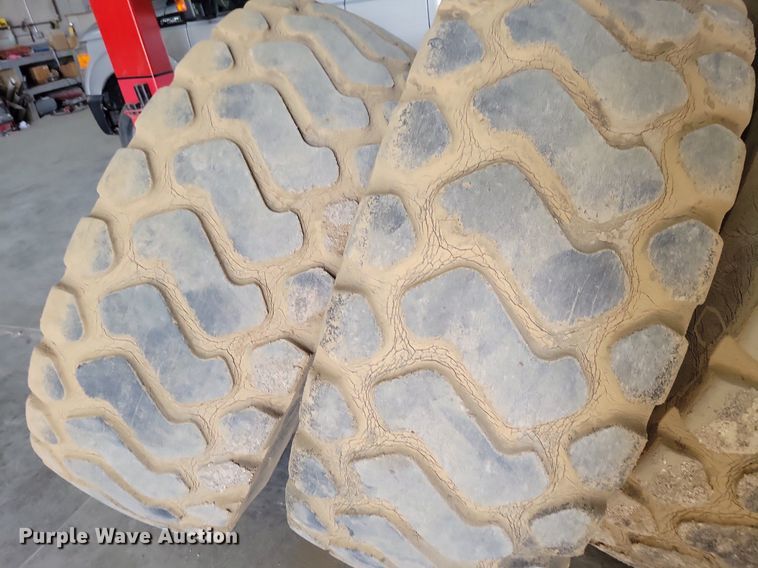 image for item LD9020 Tires and tracks