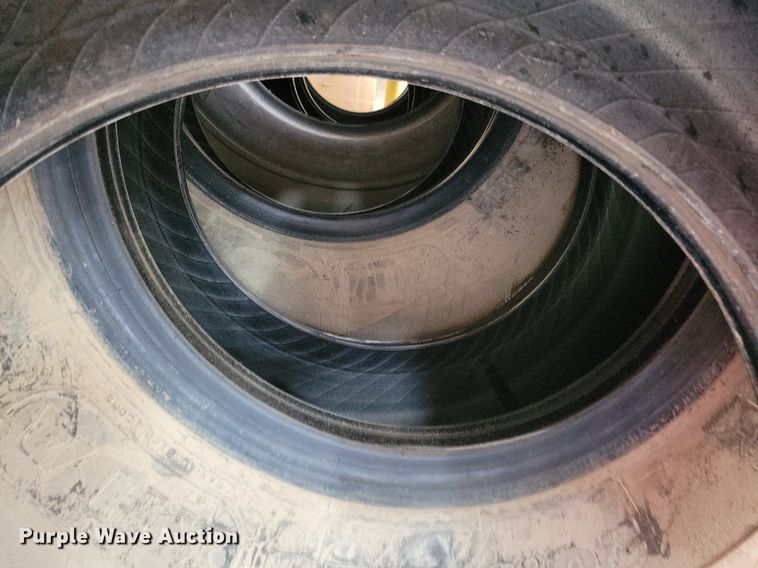 image for item LD9020 Tires and tracks