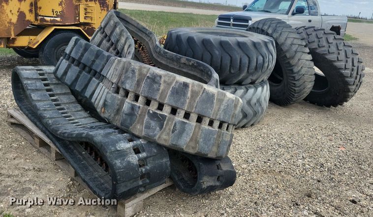 image for item LD9020 Tires and tracks