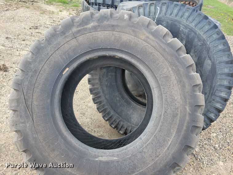 image for item LD9020 Tires and tracks