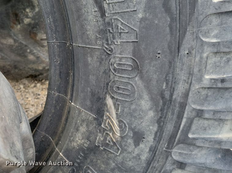 image for item LD9020 Tires and tracks