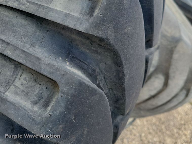 image for item LD9020 Tires and tracks