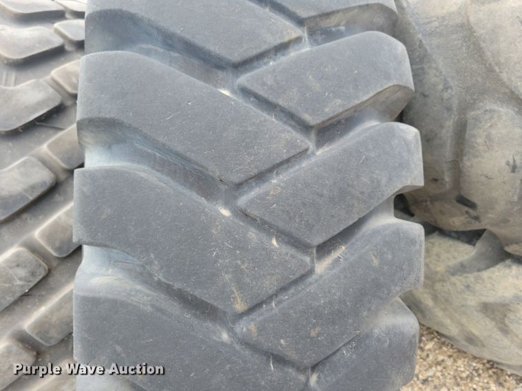 image for item LD9020 Tires and tracks