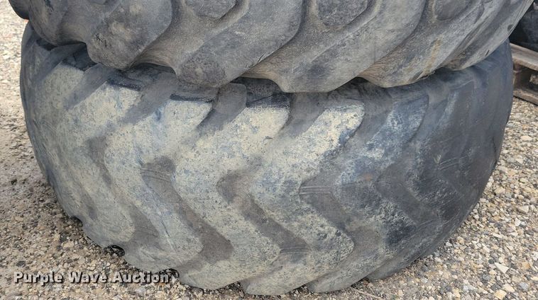 image for item LD9020 Tires and tracks