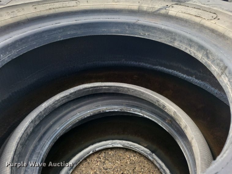 image for item LD9020 Tires and tracks