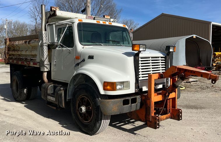 image for item LD9404 2000 International 4900 dump truck